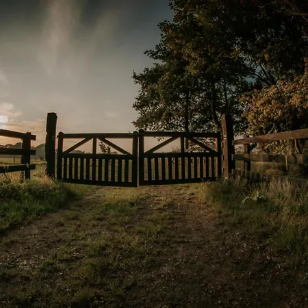 Killiane Castle & Farm Konukevi