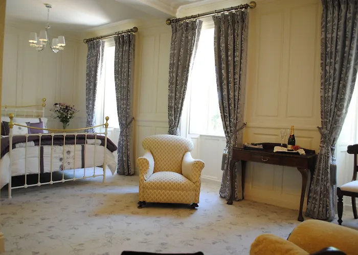 Killiane Castle & Farm بيت ضيافة 4*